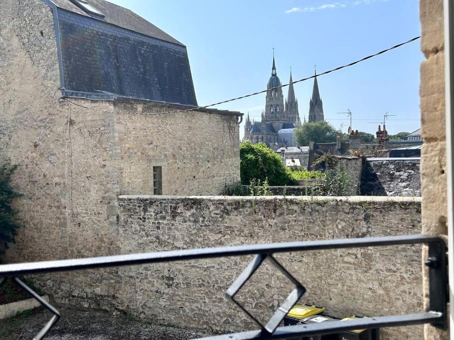 Le Cocon Bayeusain X Parking By Melrose Bayeux Kültér fotó